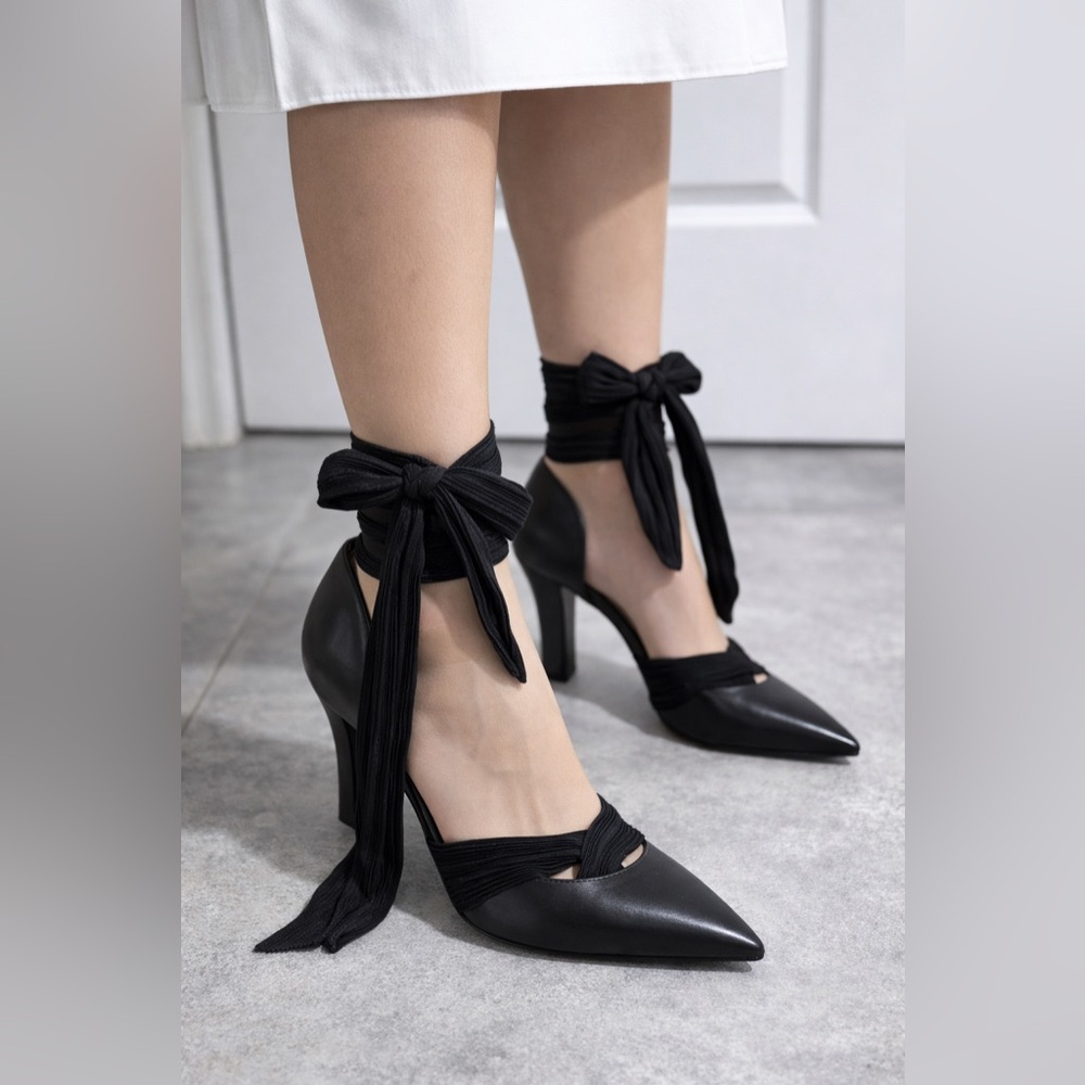 BRAND NEW PAUL ANDREW HEELS